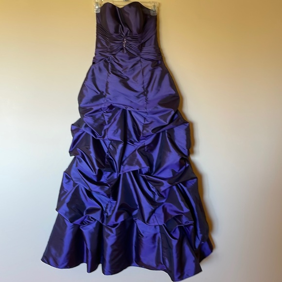 Purple formal dress size 7/8 Mori lee strapless - Picture 1 of 3